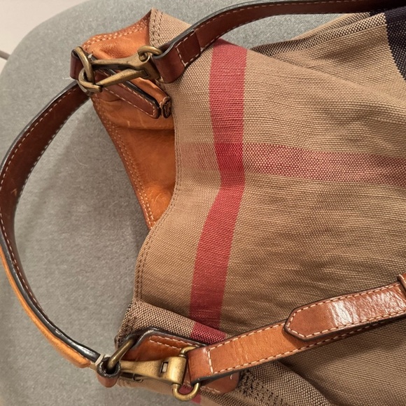 BURBERRY mega check ashby bucket bag - Picture 9 of 11